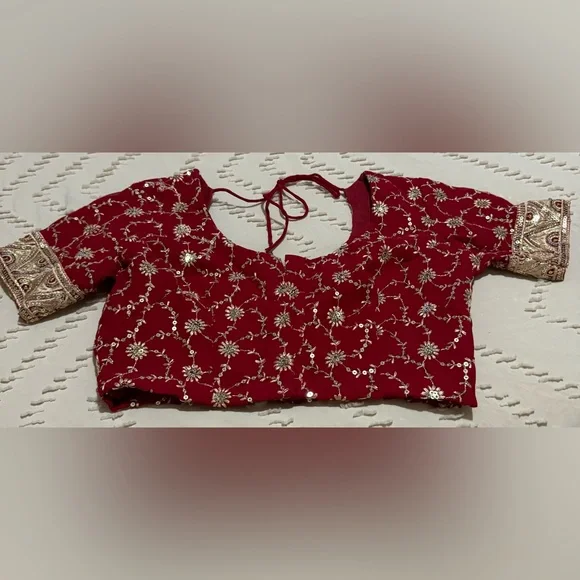 Beautiful Red Saree/Sari with Gold Border - Picture 7 of 7